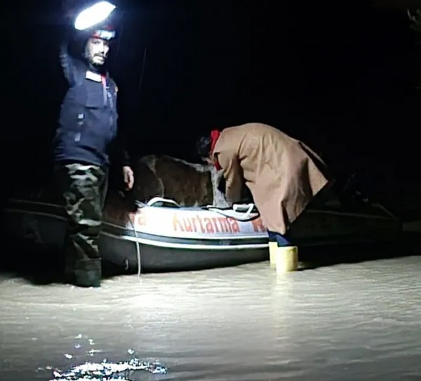 Antalya'da Sel Alarmı! Kuvvetli Yağışlar Hayatı Felç Etti